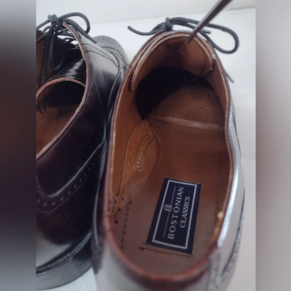 Bostonian Dark Brown Leather Oxfords Size (9.1/2)